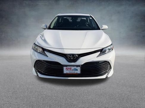 Used 2020 Toyota Camry LE w/ Convenience Package FWD image 2