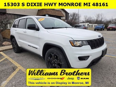 Used 2019 Jeep Grand Cherokee Laredo image 1