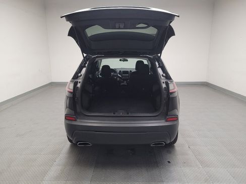 Used 2019 Jeep Cherokee Latitude w/ Popular Appearance Group image 29