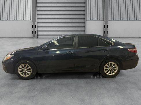 Used 2017 Toyota Camry LE FWD image 2