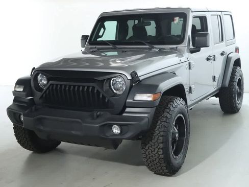 Used 2018 Jeep Wrangler Unlimited Sport S image 3