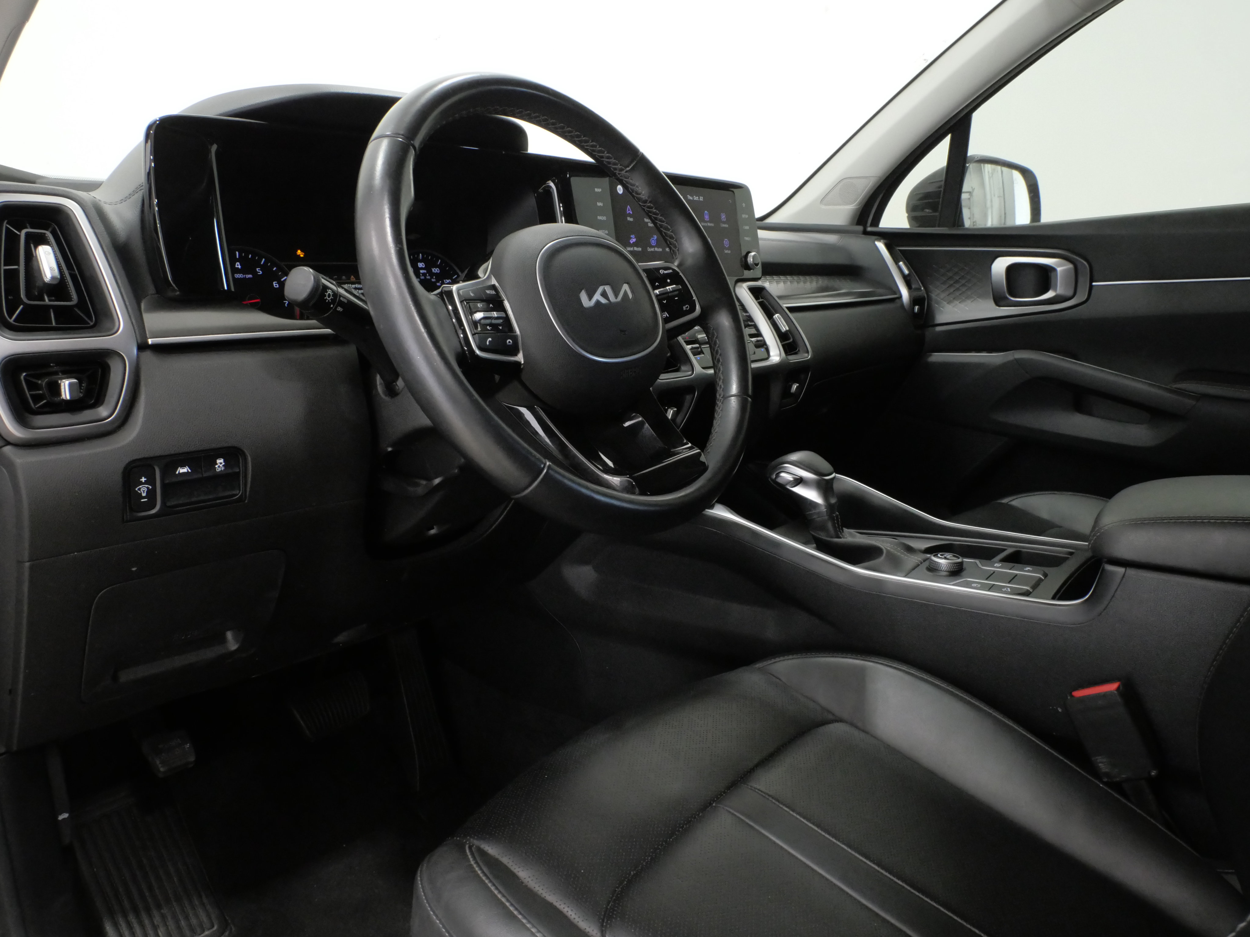 Used 2022 Kia Sorento S FWD image 11