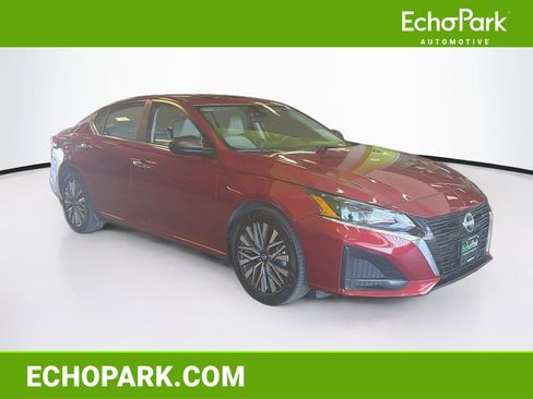 Used 2025 Nissan Altima 2.5 SV FWD image 1