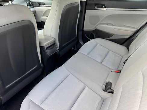 Used 2017 Hyundai Elantra SE image 11