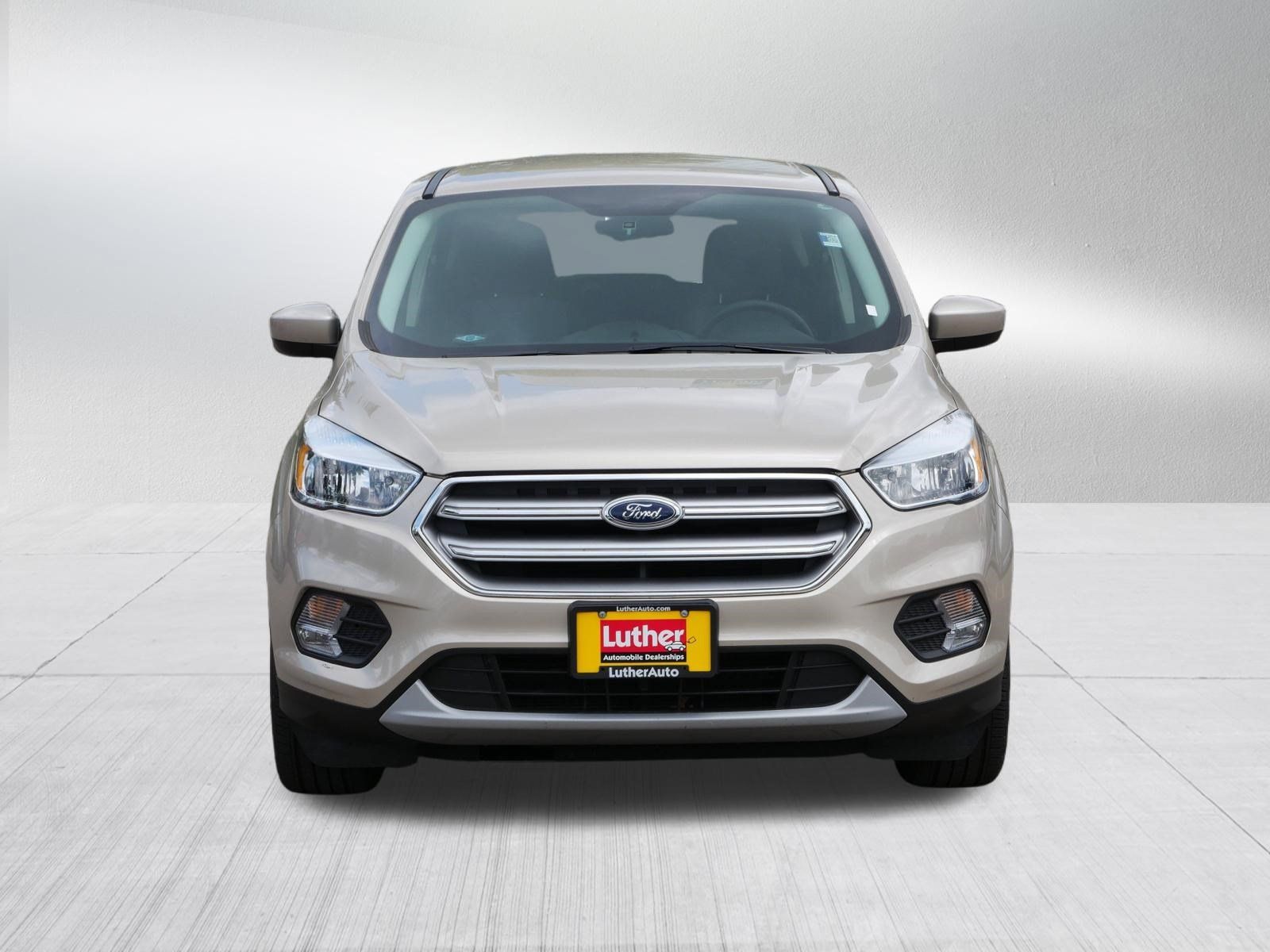 Used 2017 Ford Escape SE w/ SE Cold Weather Package AWD/4WD image 2