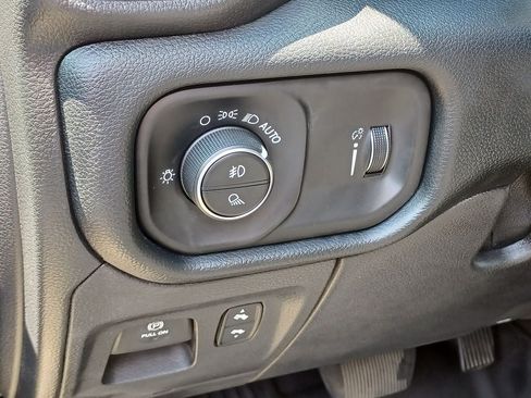 Used 2020 RAM 1500 Big Horn AWD/4WD image 12