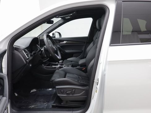 Used 2025 Audi Q5 e Premium Plus w/ Premium Plus Package image 5