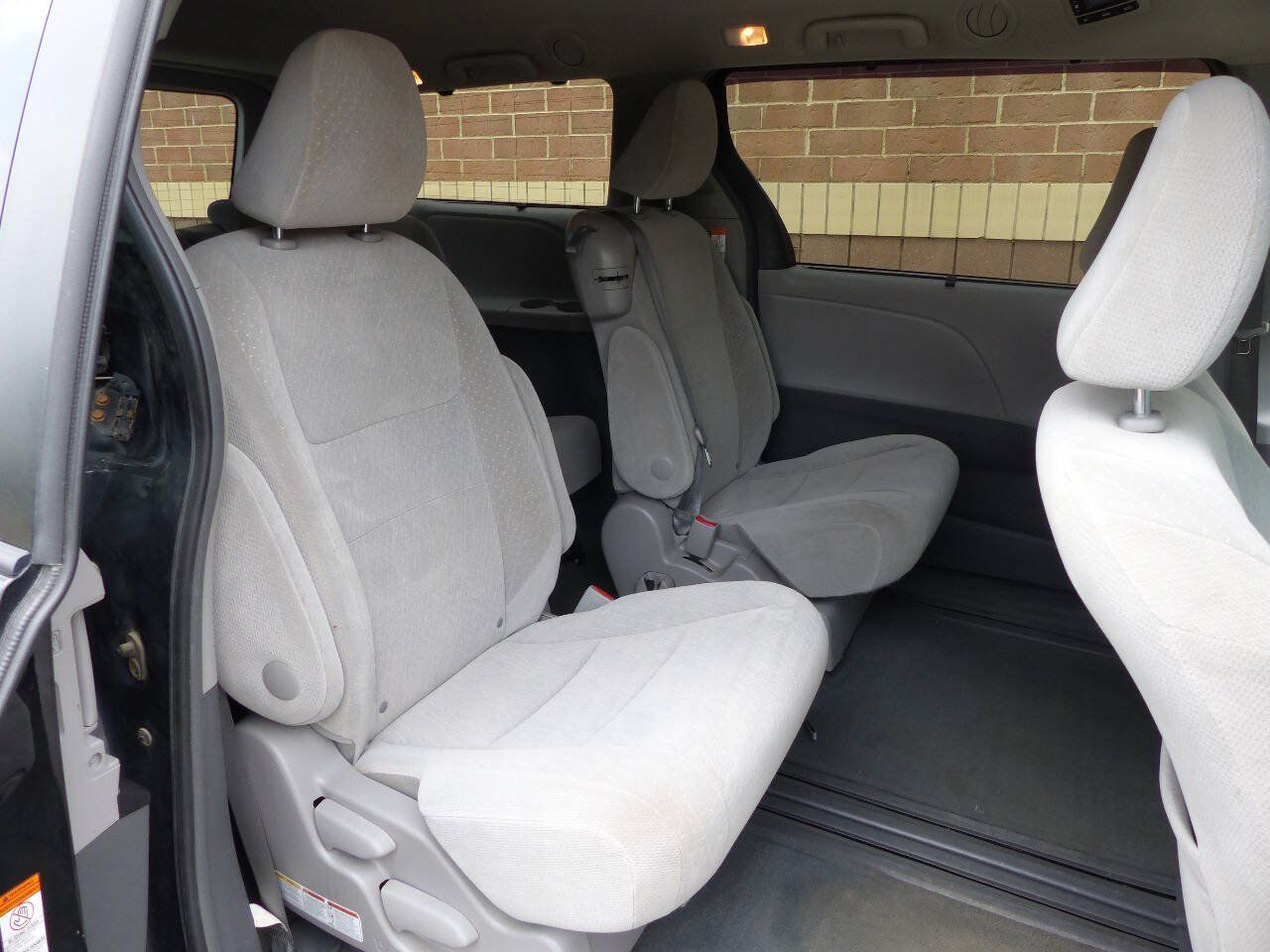 Used 2017 Toyota Sienna LE FWD image 47