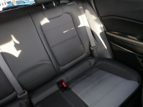 Used 2025 Chevrolet Trax LT w/ LT Convenience Package image 14