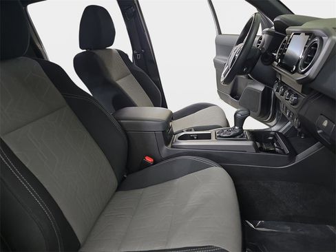 Used 2020 Toyota Tacoma TRD Off-Road image 12