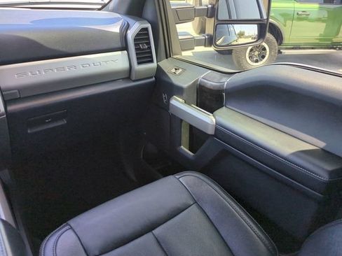 Used 2022 Ford F250 Lariat w/ Lariat Ultimate Package AWD/4WD image 17