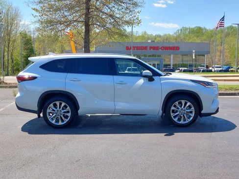 Used 2025 Toyota Highlander Limited image 21