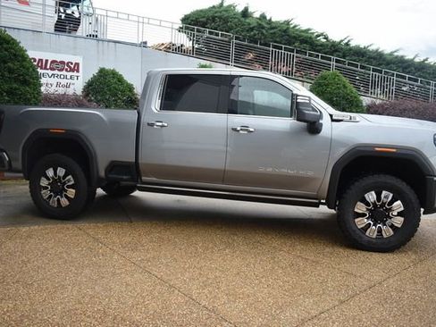 Used 2025 GMC Sierra 2500 Denali w/ Technology Package AWD/4WD image 11