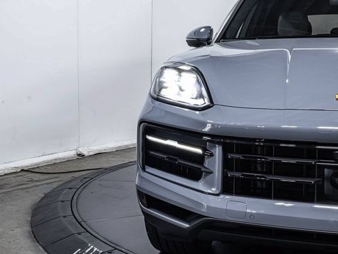Certified 2025 Porsche Cayenne AWD/4WD image 12