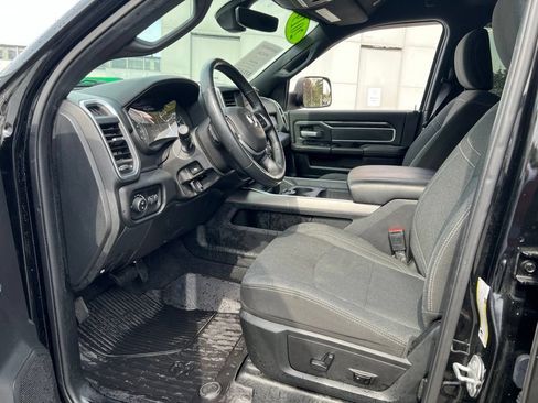Used 2019 RAM 2500 Big Horn w/ Black Appearance Package AWD/4WD image 10