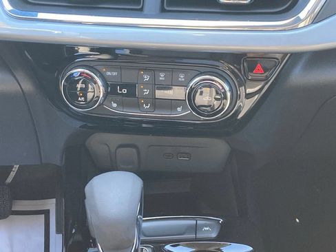 New 2026 Chevrolet Trax LT w/ Sunroof Package FWD image 19