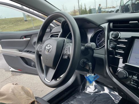 Used 2020 Toyota Camry LE image 26