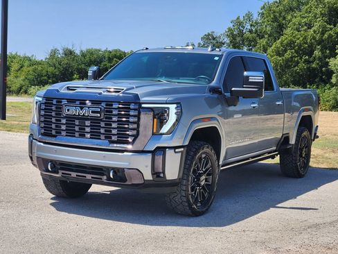 Used 2024 GMC Sierra 2500 Denali Ultimate AWD/4WD image 3