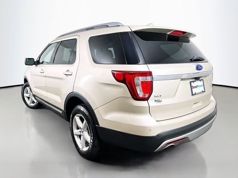 Used 2017 Ford Explorer XLT w/ Equipment Group 202A AWD/4WD image 5
