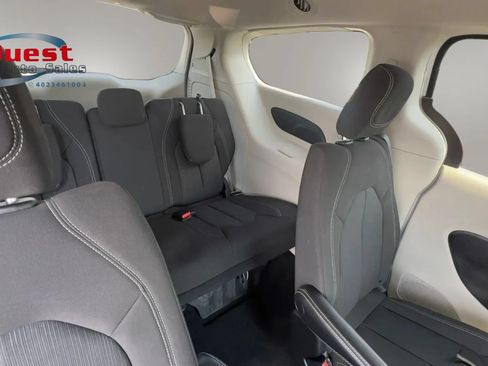 Used 2022 Chrysler Voyager LX FWD image 19