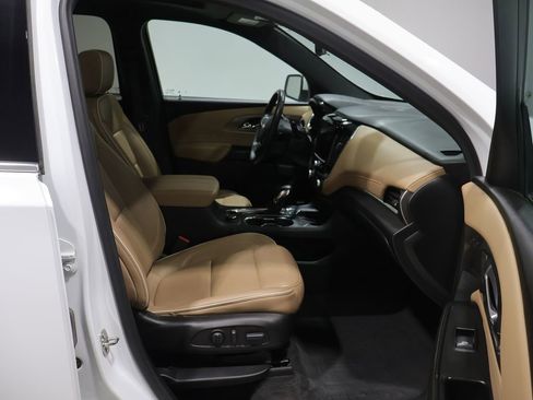 Used 2023 Chevrolet Traverse Premier w/ LPO, Floor Liner Package AWD/4WD image 4