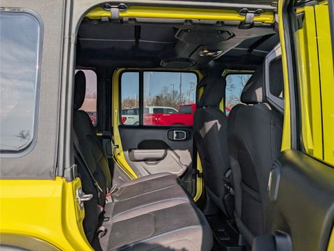 Used 2023 Jeep Wrangler Rubicon image 12