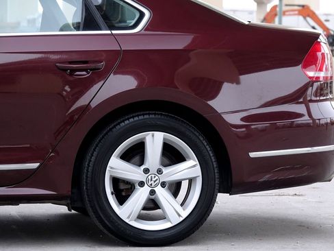 Used 2013 Volkswagen Passat TDI SEL Premium image 24