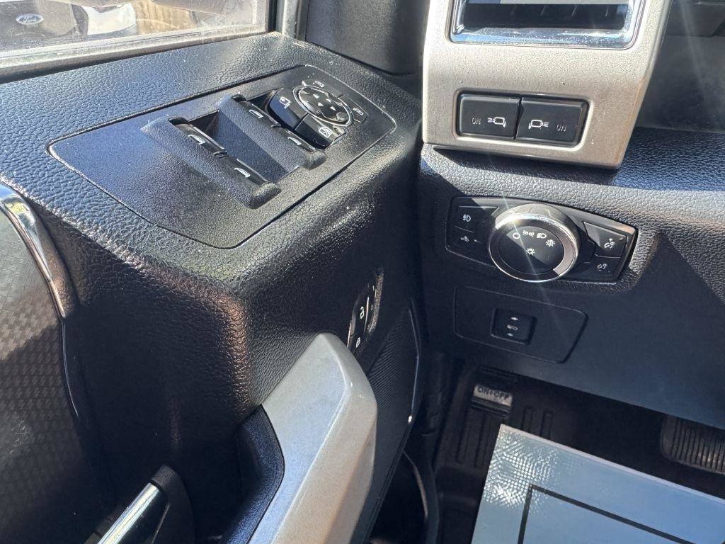 Used 2017 Ford F150 Lariat w/ Equipment Group 502A Luxury AWD/4WD image 20