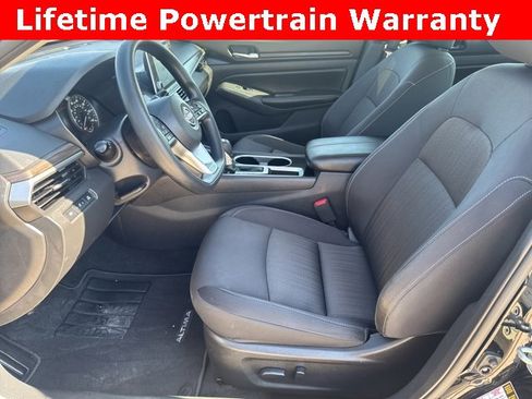 Used 2024 Nissan Altima 2.5 SV image 2