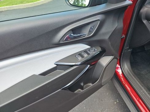 Used 2024 Chevrolet Trax LT w/ LT Convenience Package image 17