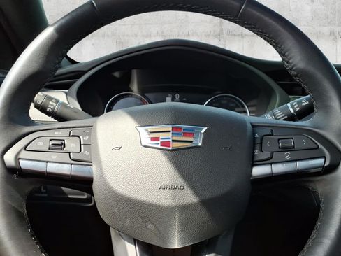 Used 2022 Cadillac XT4 Luxury w/ Cold Weather Package AWD/4WD image 24