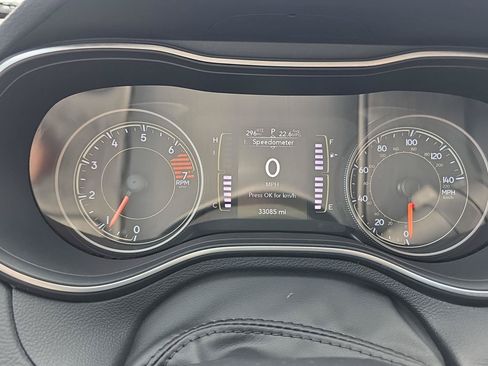 Used 2019 Jeep Cherokee Latitude w/ Cold Weather Group FWD image 12