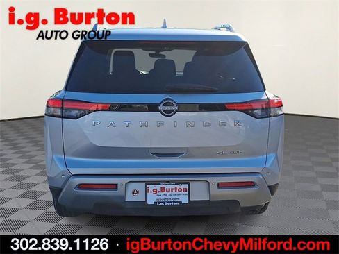 Used 2025 Nissan Pathfinder SL image 5