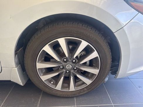 Used 2016 Nissan Altima 2.5 SL w/ 2.5 Technology w/LED Package image 3