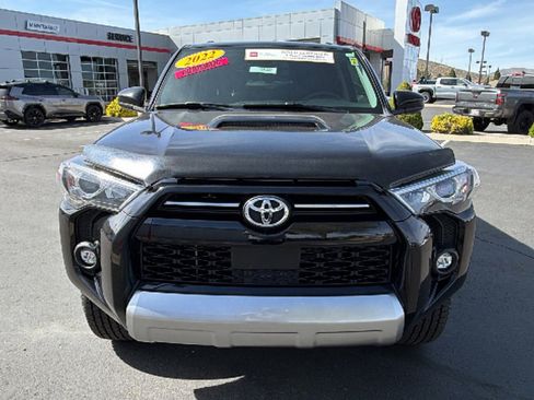 Certified 2022 Toyota 4Runner TRD Off-Road AWD/4WD image 8