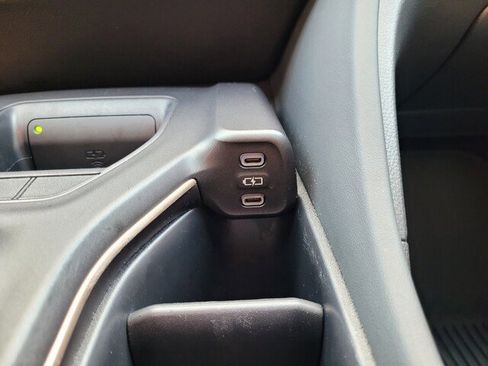 Used 2023 Toyota Crown Limited image 30