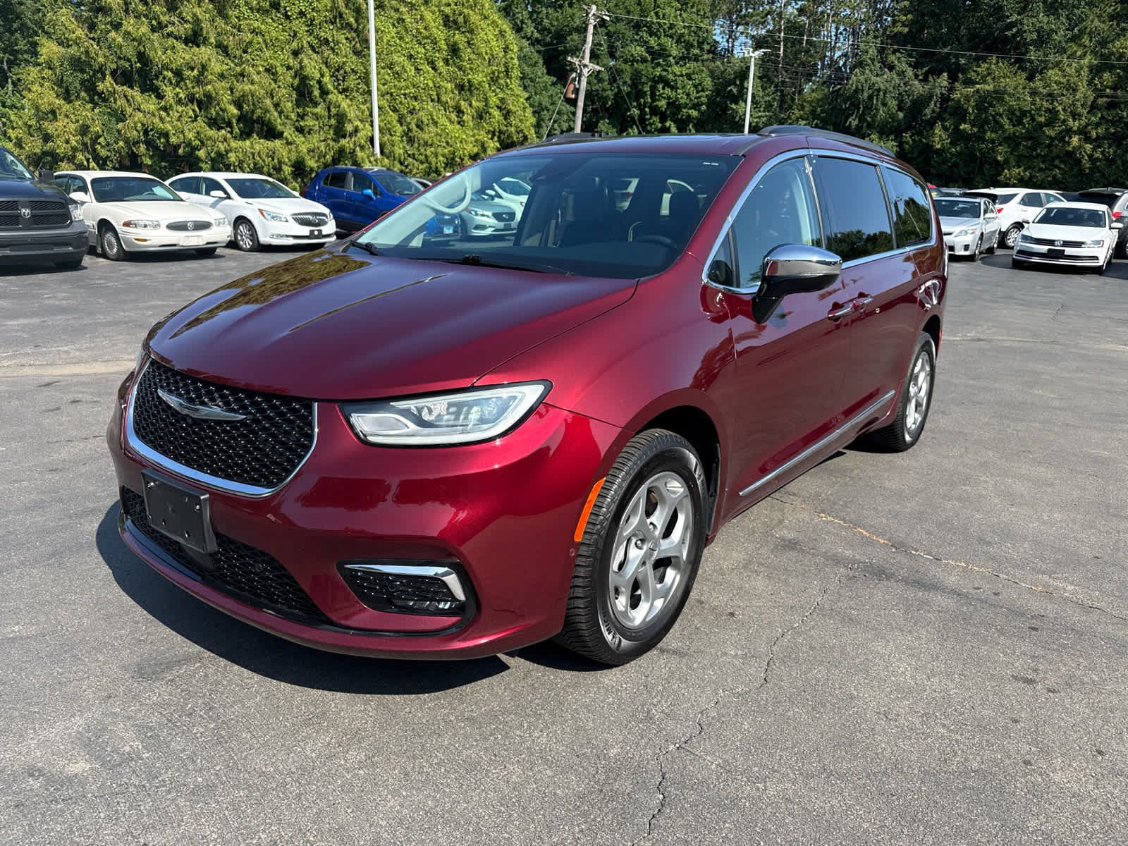 Used 2023 Chrysler Pacifica Limited w/ Uconnect Theater Family Group AWD/4WD image 7