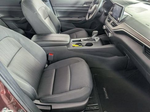Used 2025 Nissan Altima 2.5 SV FWD image 31