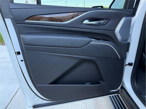 Used 2023 Cadillac Escalade ESV Sport Platinum w/ LPO, ONYX Package image 33