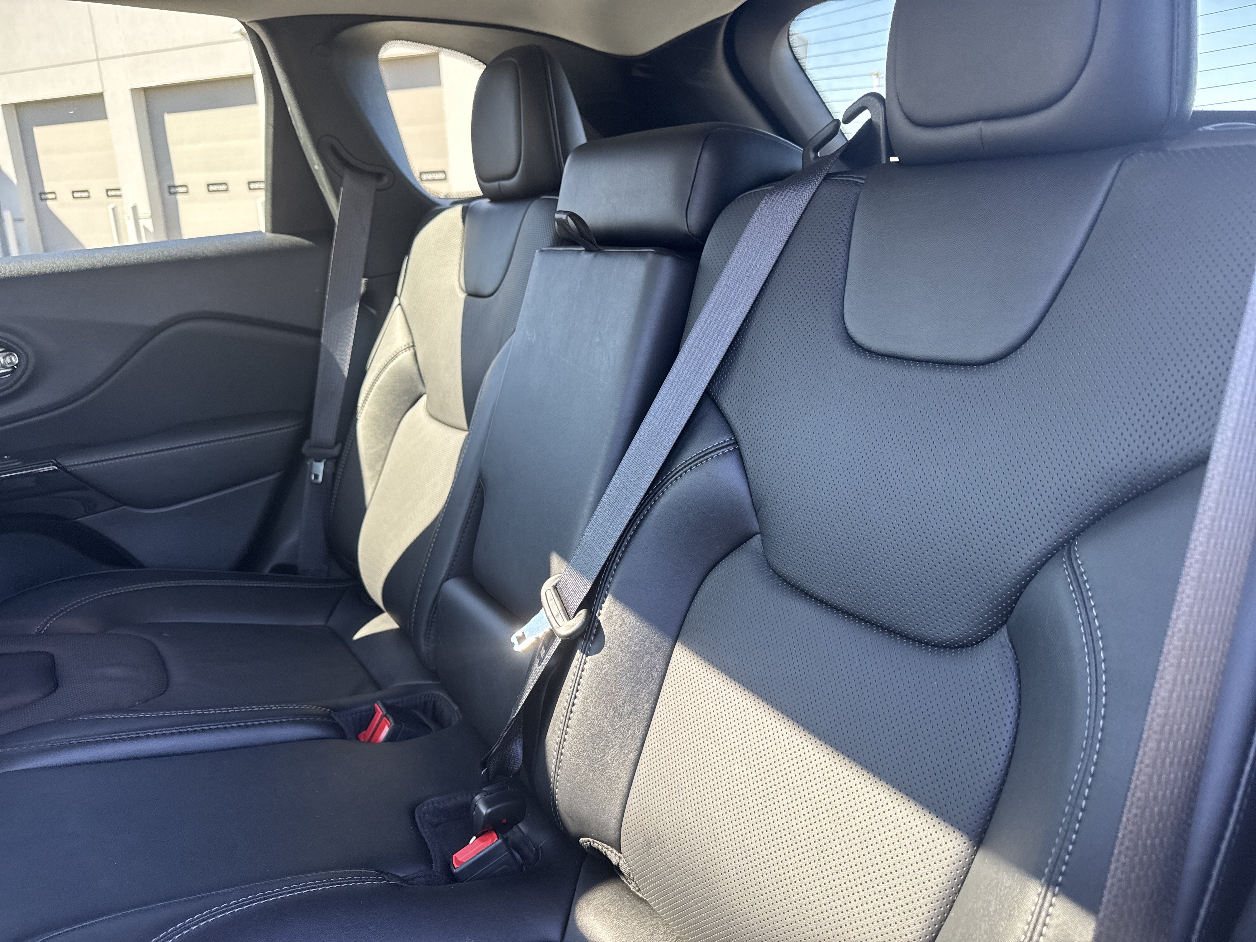 Used 2023 Jeep Cherokee Altitude Lux AWD/4WD image 33