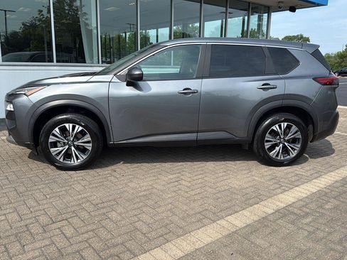 Used 2023 Nissan Rogue SV FWD image 2