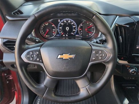 Used 2023 Chevrolet Traverse Premier image 11