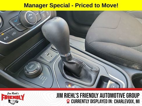 Used 2019 Jeep Cherokee Latitude w/ Popular Appearance Group image 22