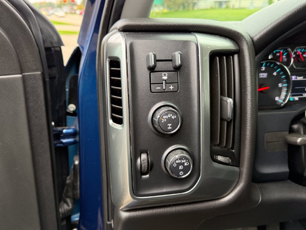 Certified 2019 Chevrolet Silverado 1500 LT Trail Boss AWD/4WD image 15