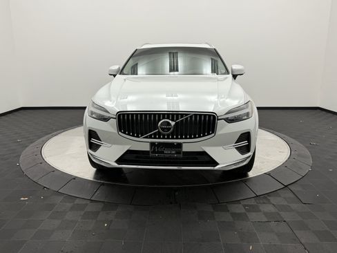 Certified 2023 Volvo XC60 B5 Ultimate AWD/4WD image 3