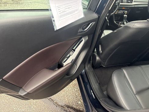 Used 2018 MAZDA MAZDA3 Touring image 12