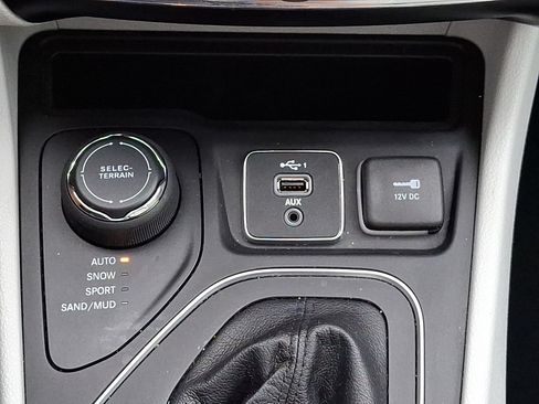 Used 2021 Jeep Cherokee Latitude Lux w/ Sun & Sound Group AWD/4WD image 26
