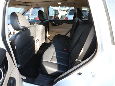 Used 2019 Nissan Rogue SL w/ Premium Package image 13