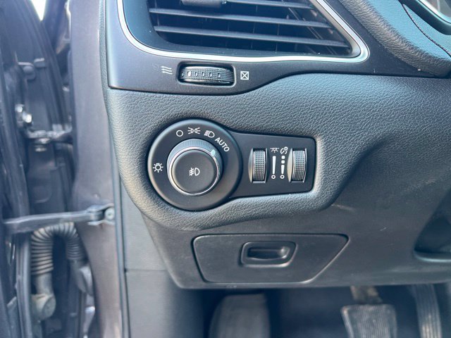 Used 2020 Jeep Cherokee Trailhawk w/ Cold Weather Group AWD/4WD image 21