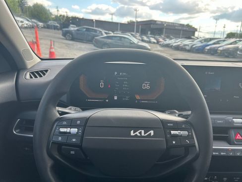 Used 2025 Kia K4 FWD image 29